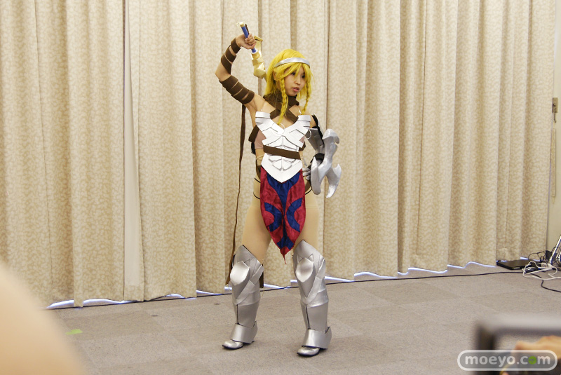 Illustration for article titled Queen's Blade Cosplayers Look Like This